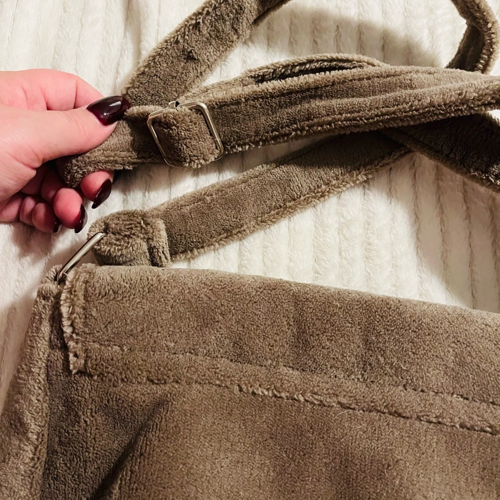 Chanel precision VIP GWP Terry cloth
Brown w/White logo crossbody
Shoulder Bag - Picture 5 of 9